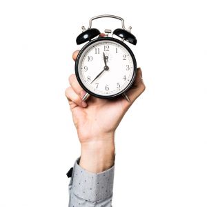 hand-of-man-holding-vintage-clock2